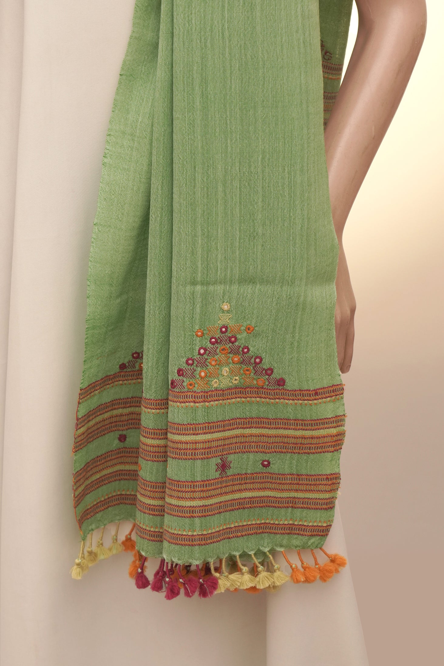 Spark of Verdant | Handwoven Kutch Wool Mirrorwork Stall
