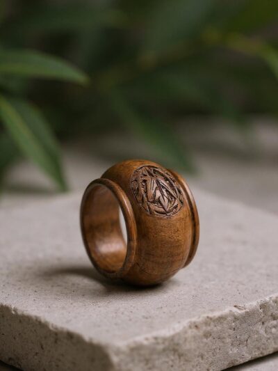 Vintage Laurel Ring Tissue Holder | Handcrafted Wooden Tissue Box