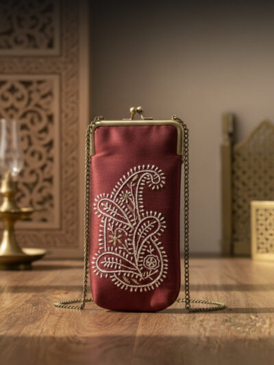 Afsāné-Resham – Tussar Silk Chikankari Mobile Sling Bag